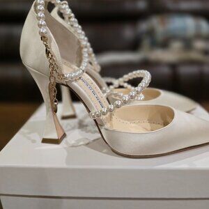 MONOLO BLAHNIK Riona 105 Pearl Embellished Satin Pumps Size 39 worn once
